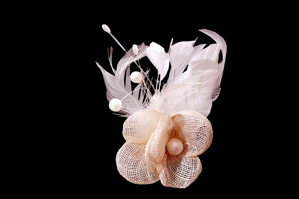 Pince Broche Fleur En Sinamay Avec Plumes Et Strass - Rouge/Rose/Beige/Noir - Pour Mariage Ou Soirée - 15cm